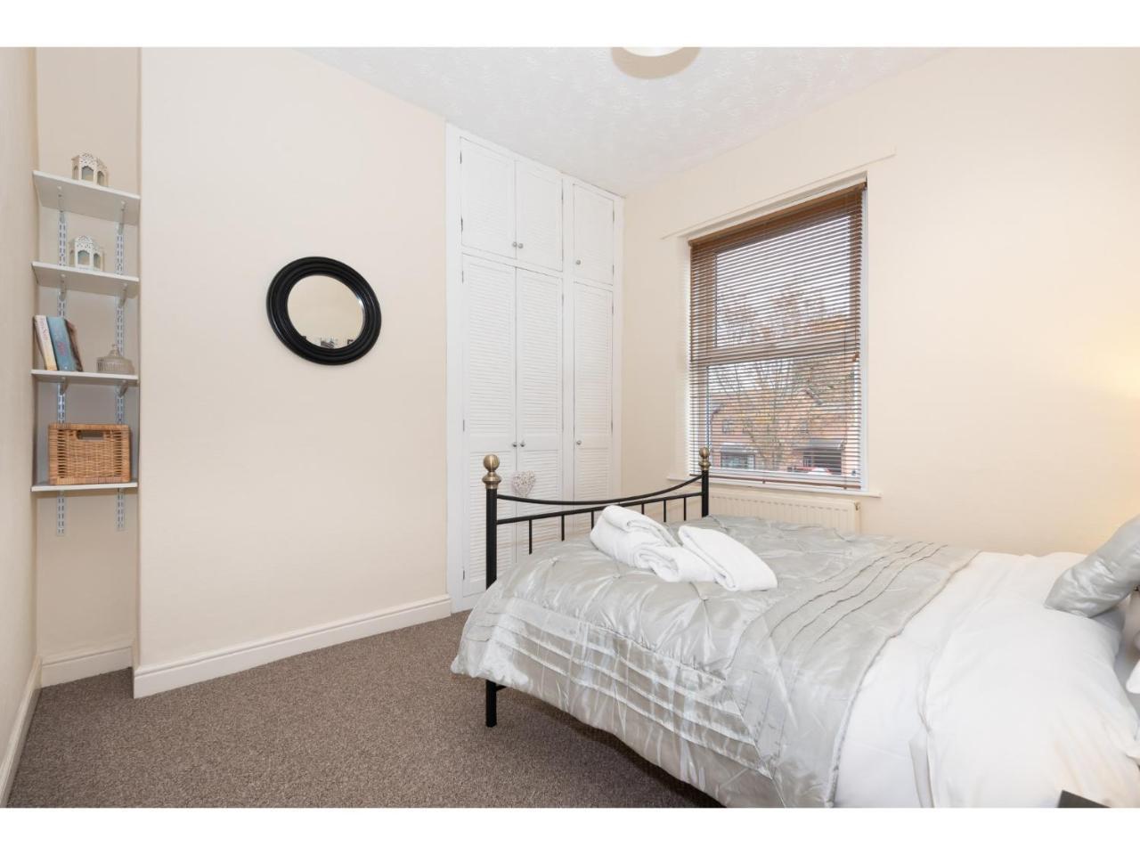 요크 Beautiful 2 Bed With Free Parking - Pass The Keys 아파트 외부 사진