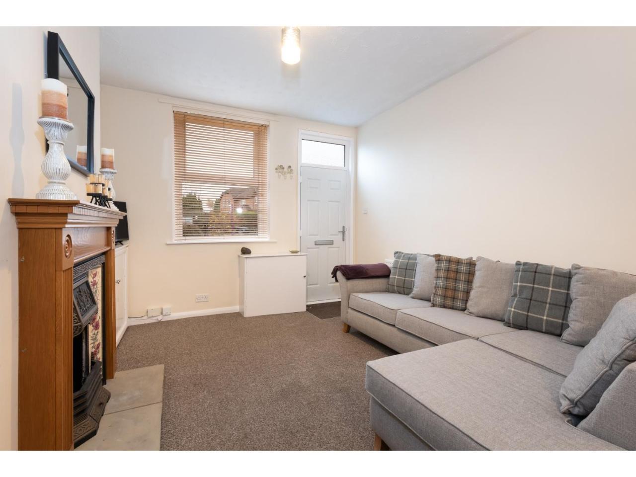 요크 Beautiful 2 Bed With Free Parking - Pass The Keys 아파트 외부 사진
