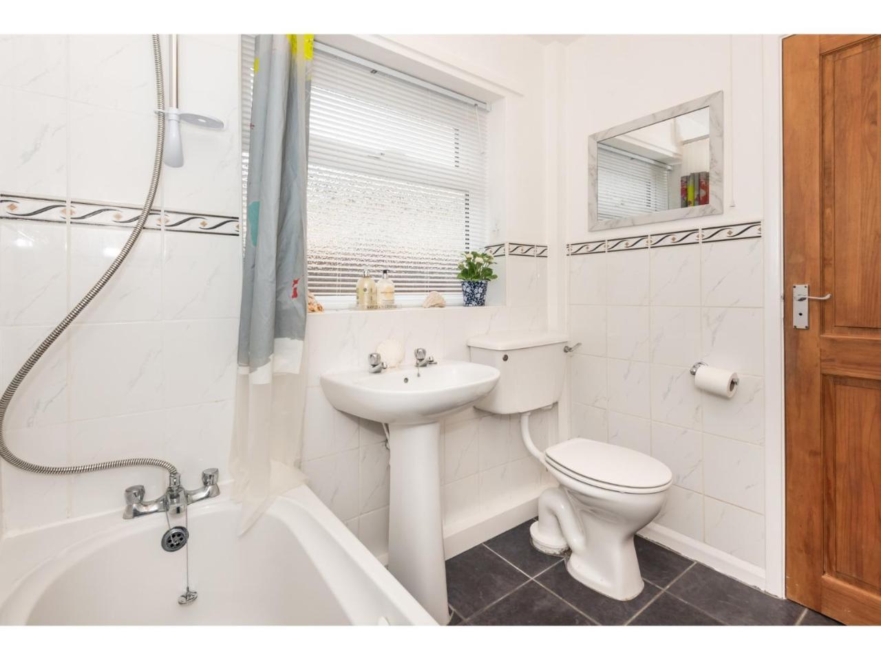 요크 Beautiful 2 Bed With Free Parking - Pass The Keys 아파트 외부 사진