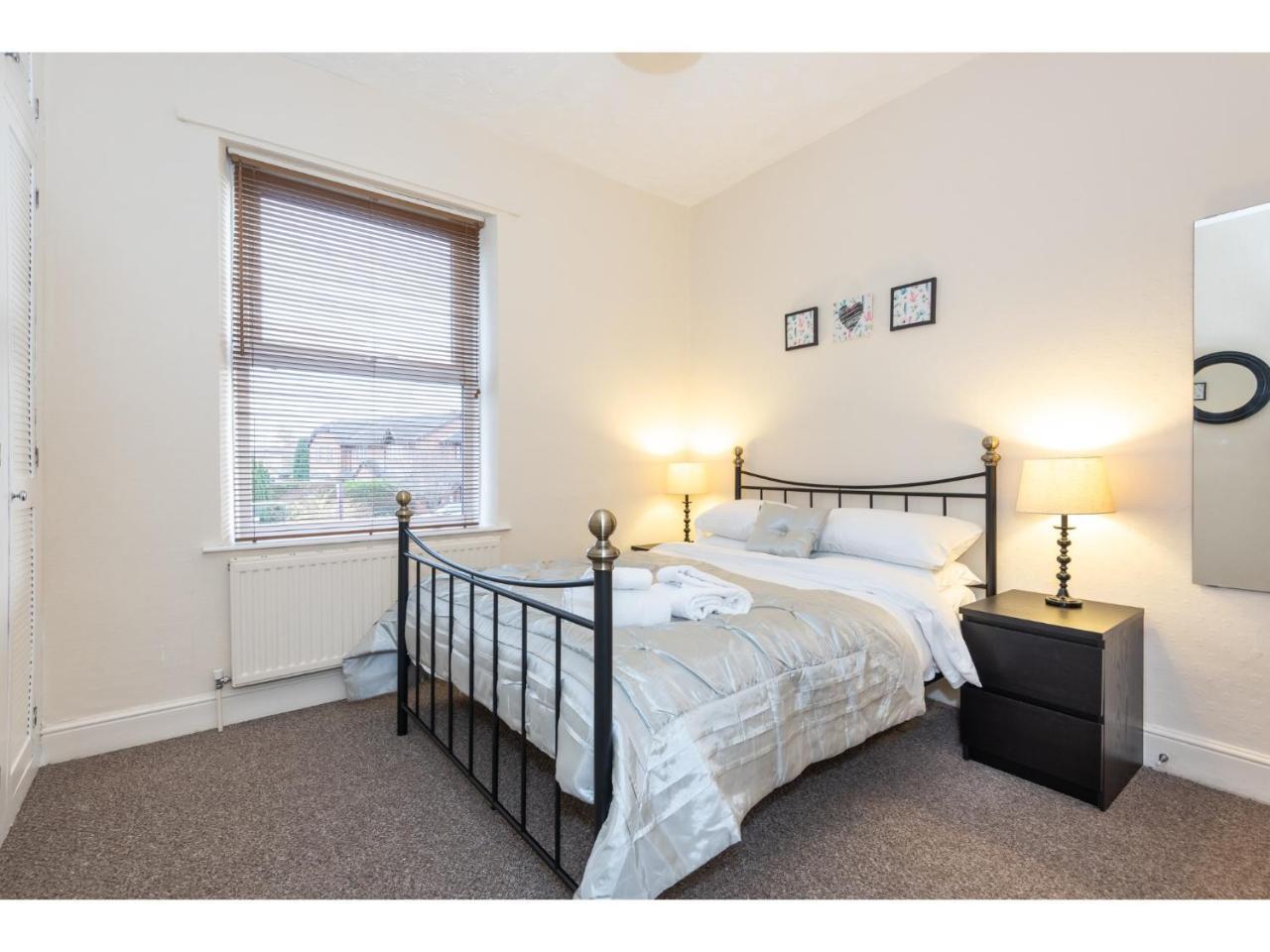 요크 Beautiful 2 Bed With Free Parking - Pass The Keys 아파트 외부 사진