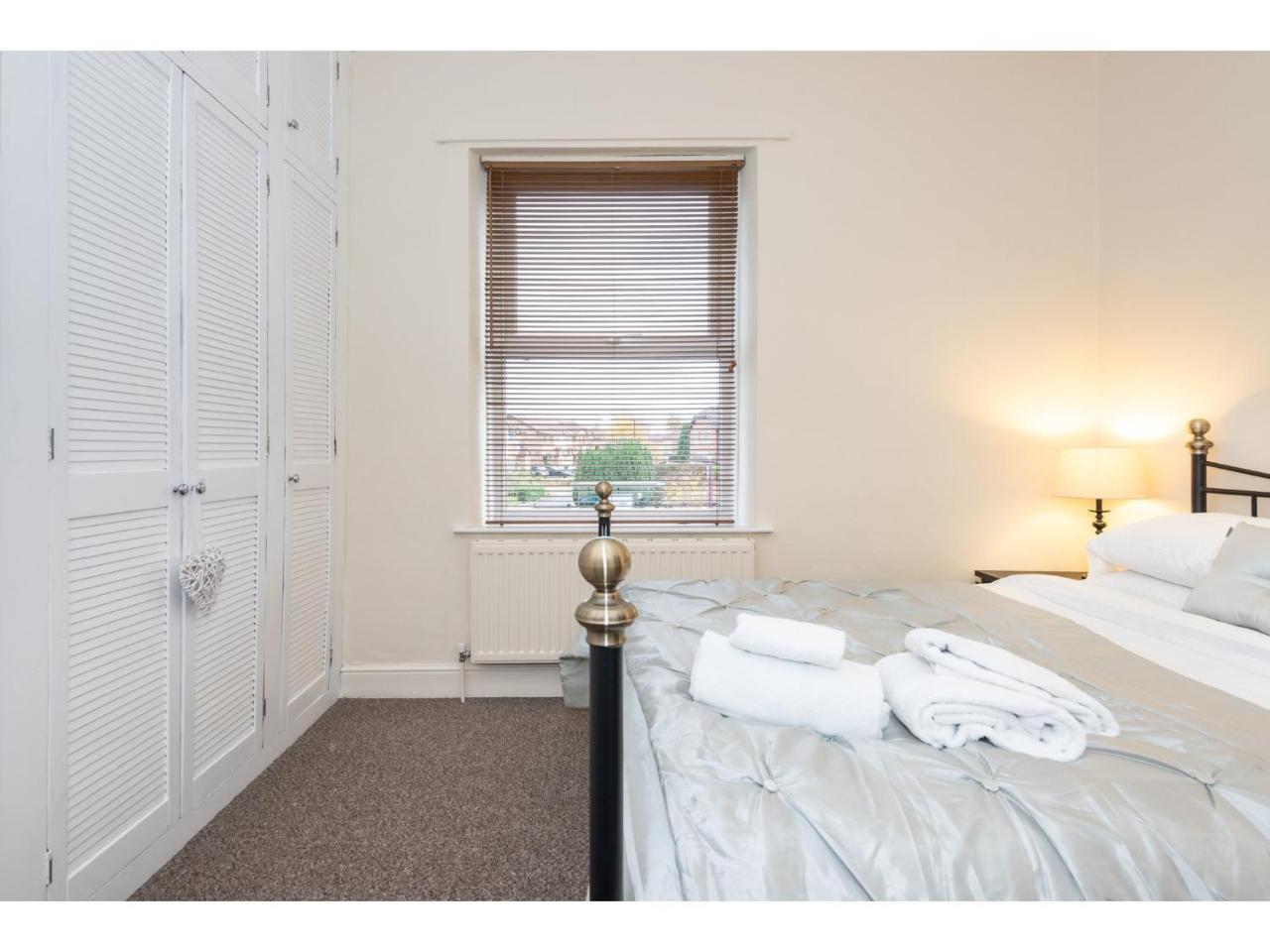 요크 Beautiful 2 Bed With Free Parking - Pass The Keys 아파트 외부 사진