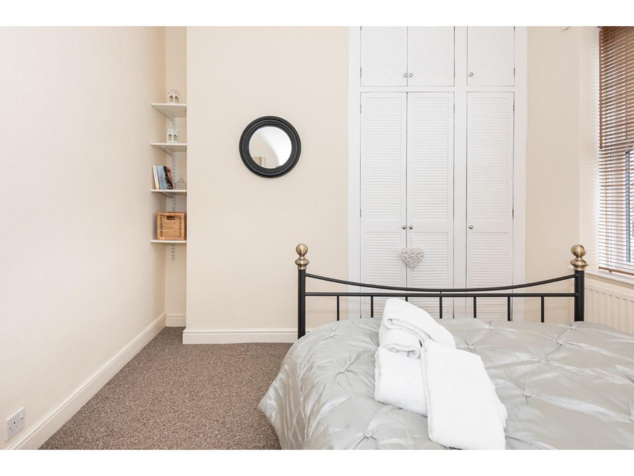 요크 Beautiful 2 Bed With Free Parking - Pass The Keys 아파트 외부 사진