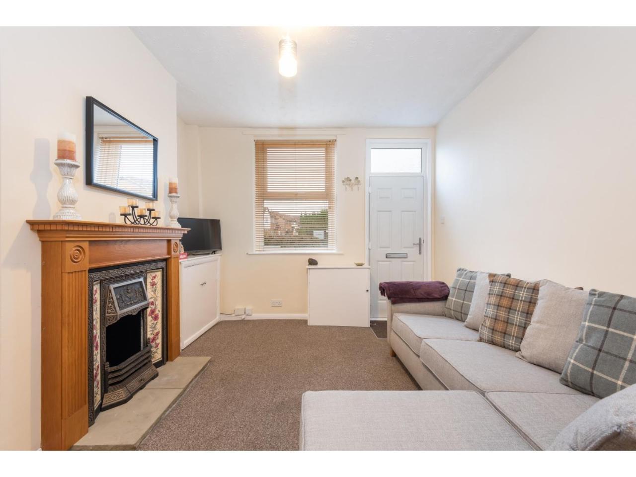 요크 Beautiful 2 Bed With Free Parking - Pass The Keys 아파트 외부 사진