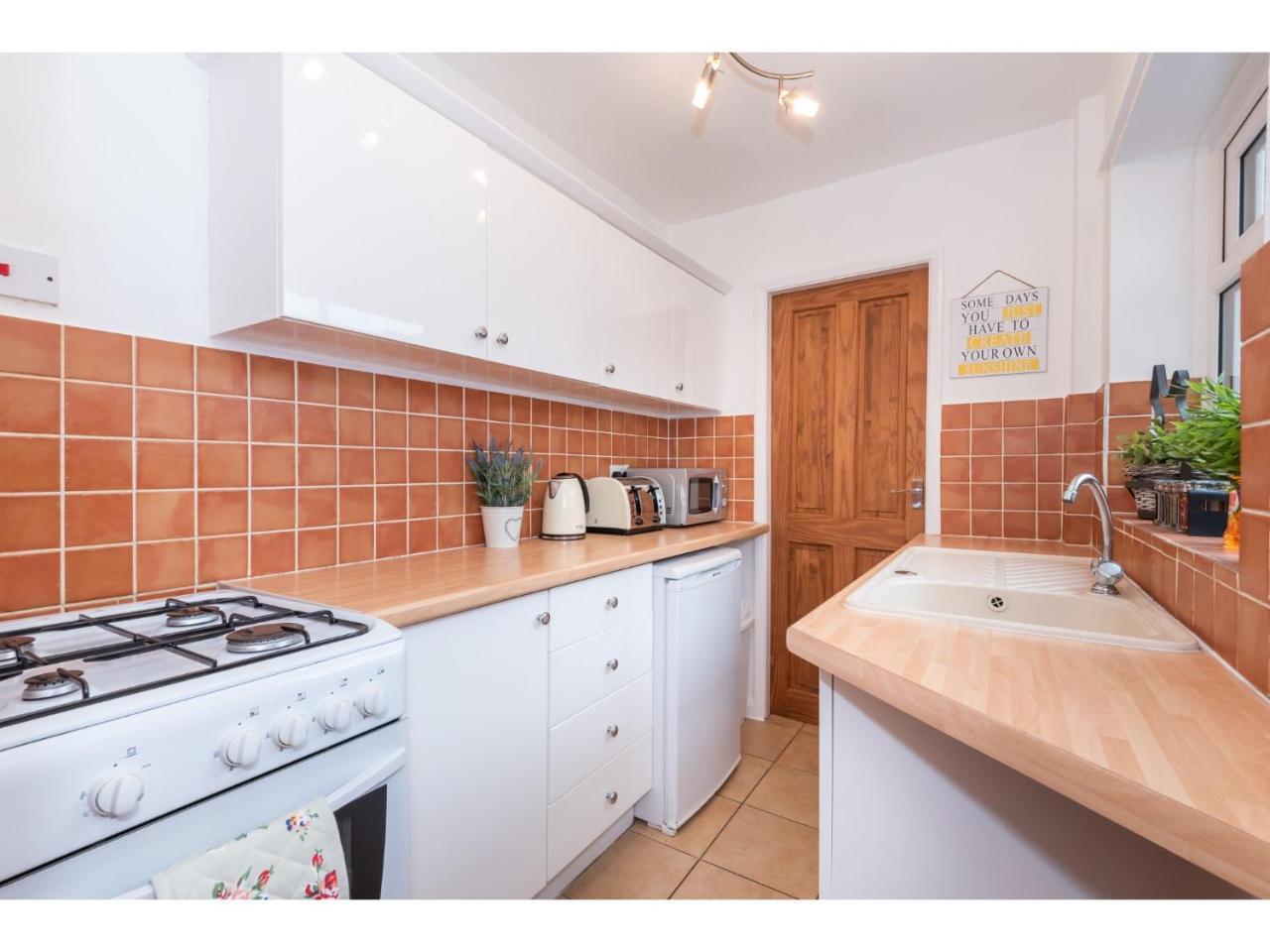 요크 Beautiful 2 Bed With Free Parking - Pass The Keys 아파트 외부 사진